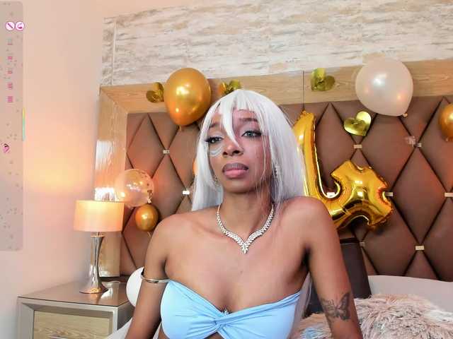 LilaBloom live cam preview