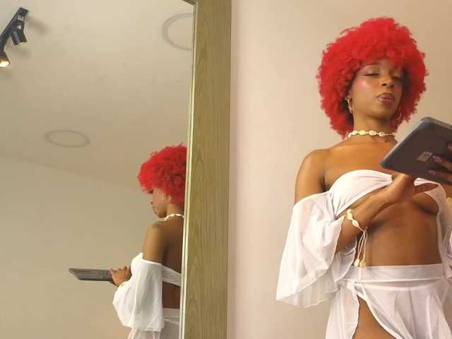 LilaBloom live webcam show