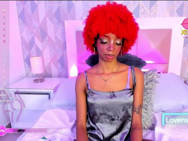 LilaBloom live webcam show
