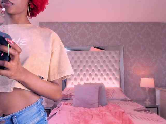 LilaBloom webcam