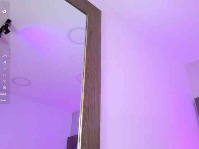 LilaBloom webcam
