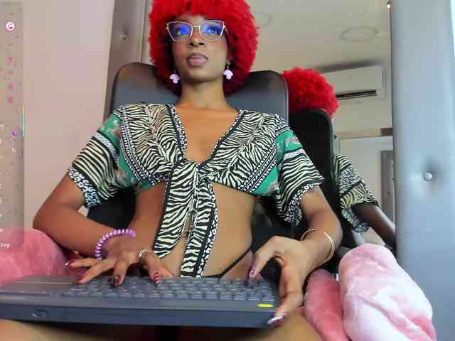 LilaBloom webcam