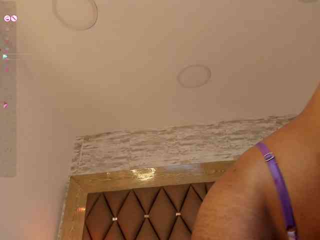 LilaBloom webcam