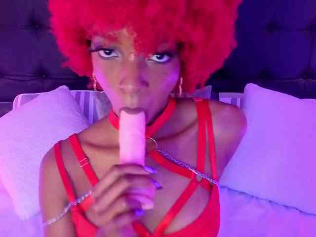 LilaBloom webcam