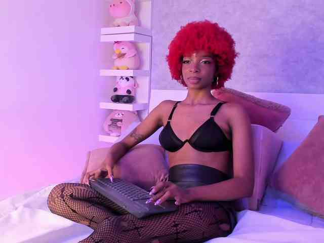 LilaBloom webcam