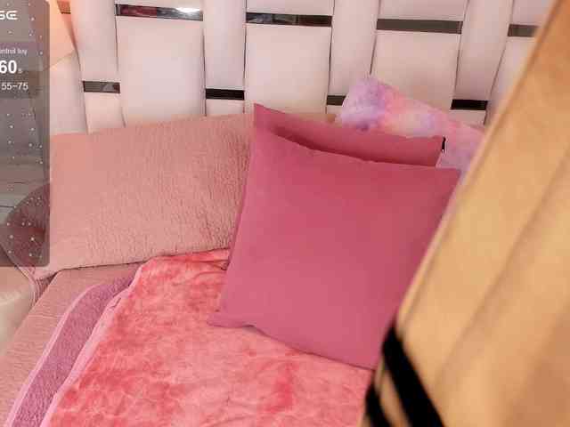 LilaBloom webcam