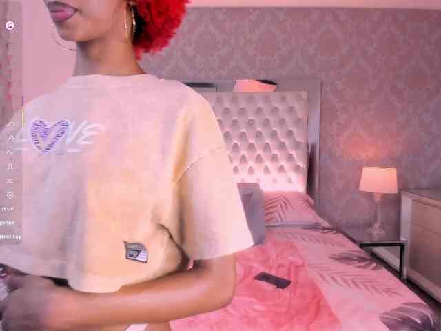 LilaBloom webcam