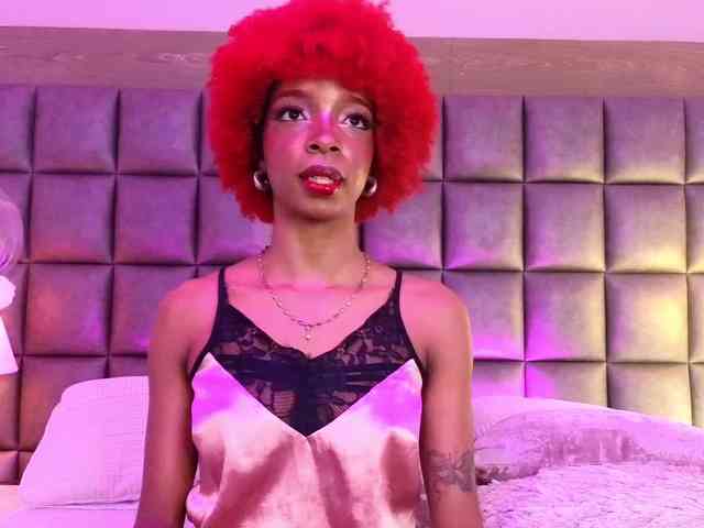 LilaBloom webcam