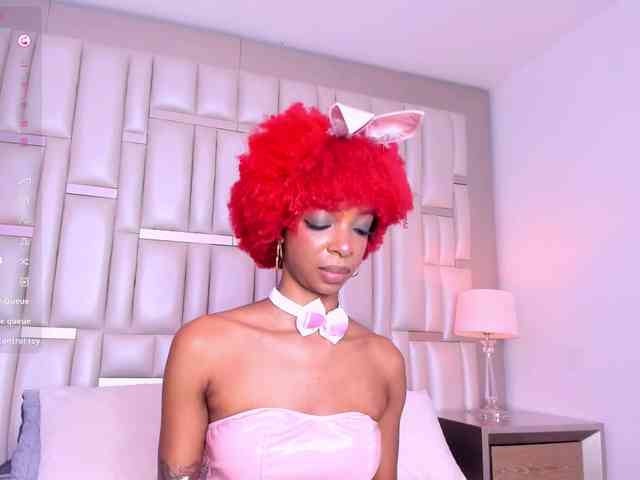 LilaBloom webcam