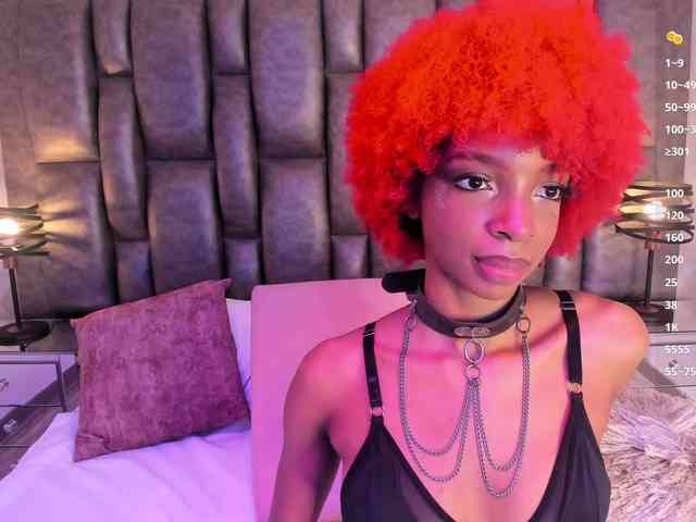 LilaBloom webcam