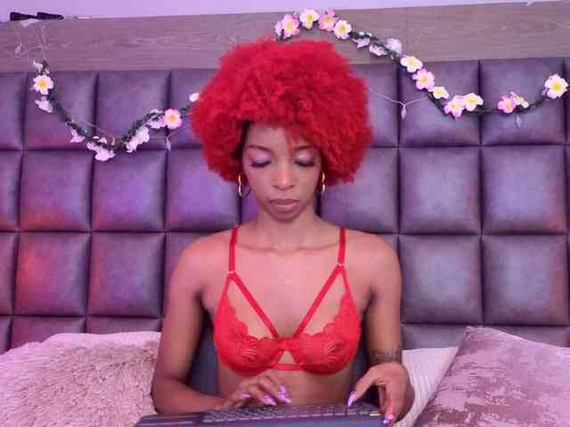 LilaBloom webcam