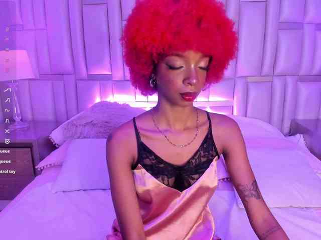 LilaBloom webcam