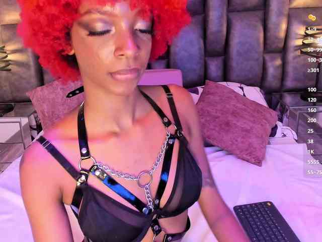 LilaBloom webcam