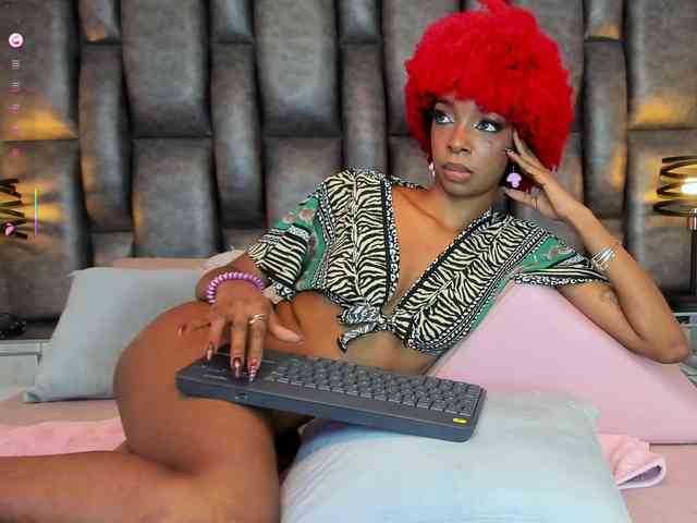 LilaBloom webcam