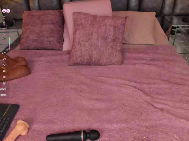 LilaBloom webcam