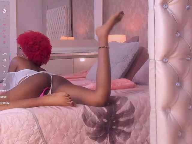 LilaBloom webcam