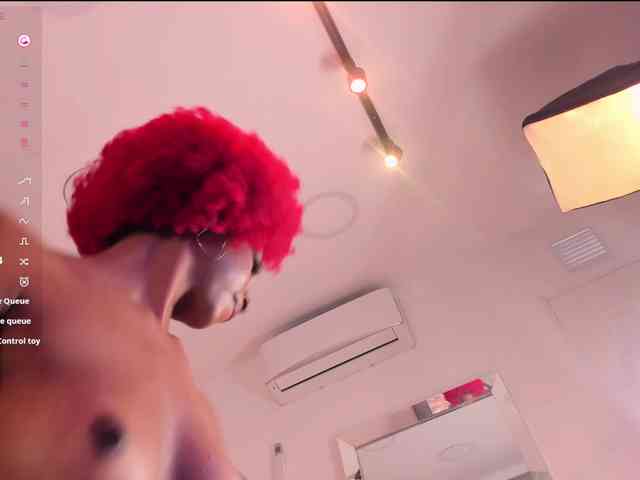 LilaBloom webcam