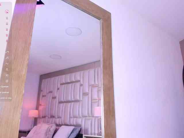 LilaBloom webcam