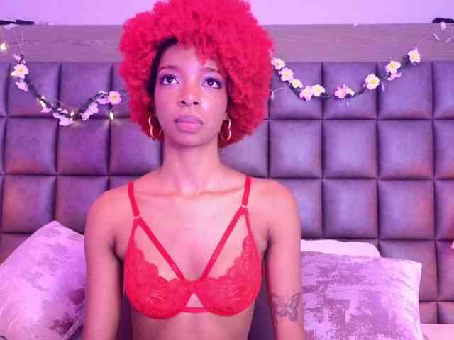 LilaBloom webcam