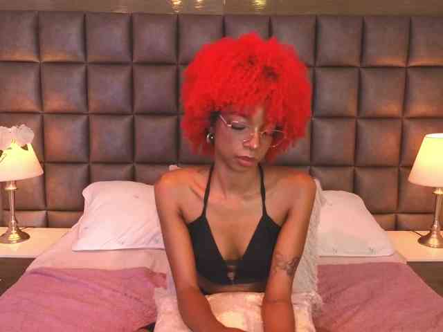 LilaBloom webcam