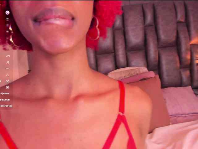 LilaBloom webcam