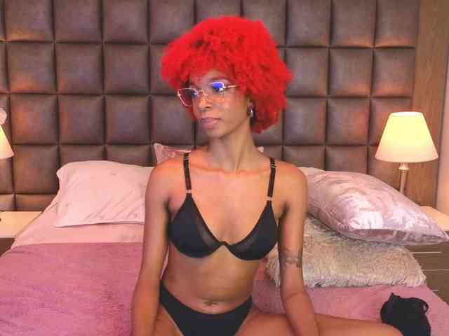 LilaBloom webcam
