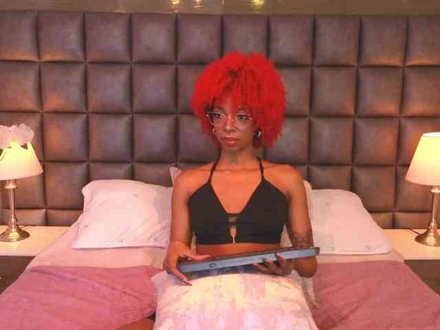 LilaBloom webcam