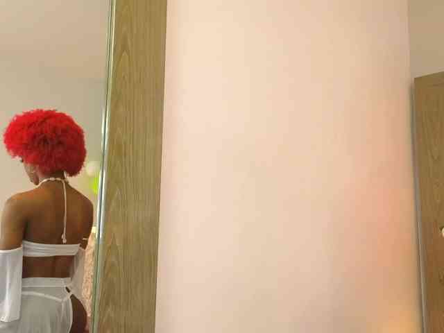 LilaBloom webcam