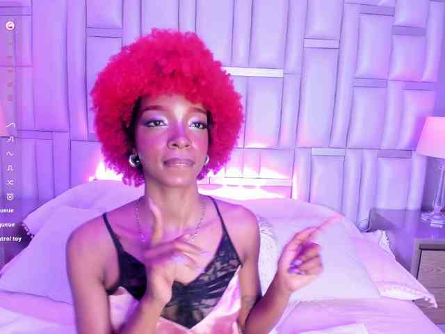 LilaBloom webcam
