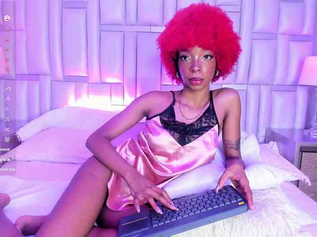 LilaBloom webcam
