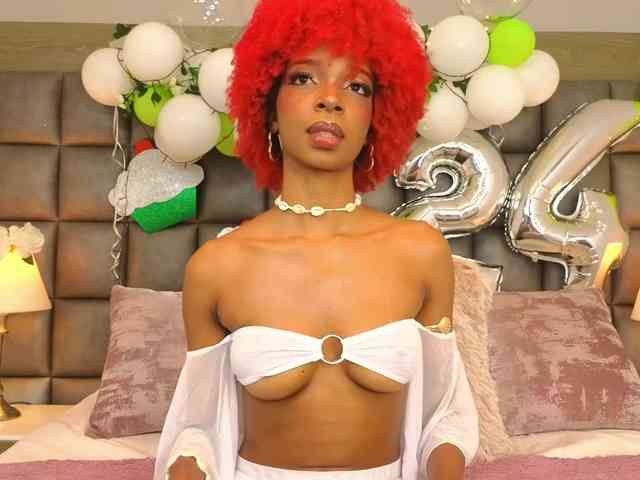 LilaBloom webcam