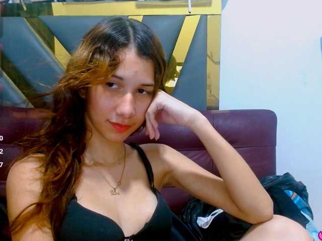 antonela18 live webcam show