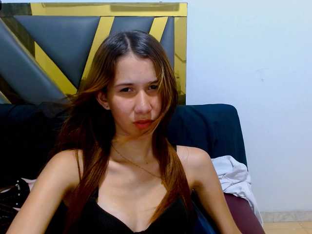antonela18 live cam on BongaCams