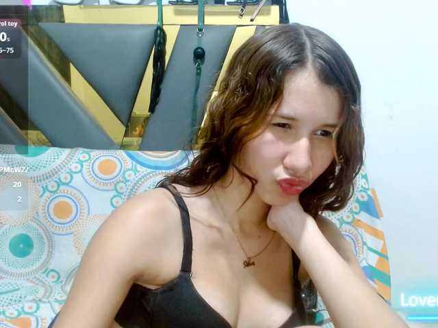 antonela18 live cam on BongaCams