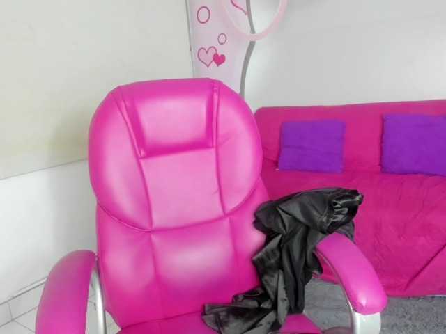 doll-star, en directo ahora en BongaCams