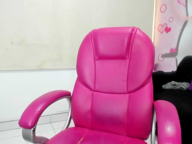 le modèle doll-star est en webcam porno dans un show sur le site bongacams, il possède les tags suivants: Latino/Hispanic,Brunette,Trimmed
