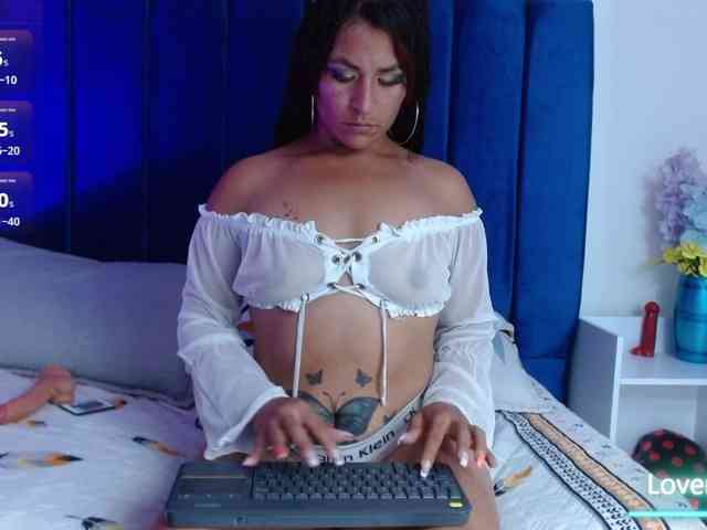 Alaia-wish1 webcam