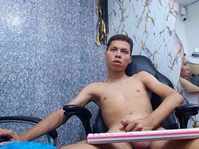 petal-bigx19 Sex Cam Show