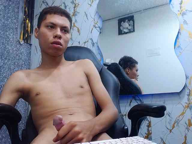 petal-bigx19 Sex Cam Show