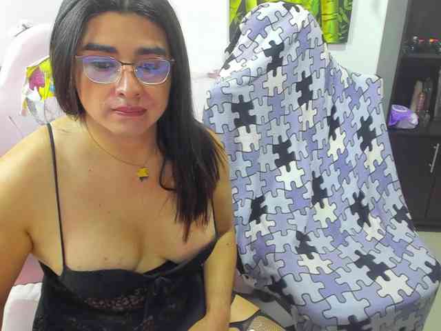 Yalifa Live Webcam on BongaCams
