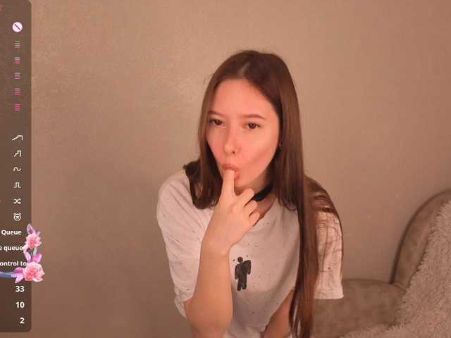 AliceNeonDoll, en directo ahora en BongaCams