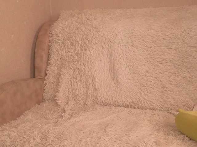 AliceNeonDoll, en directo ahora en BongaCams