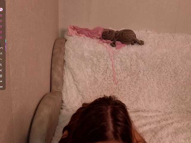 AliceNeonDoll live webcam show