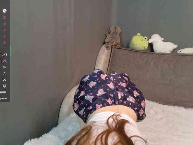AliceNeonDoll webcam