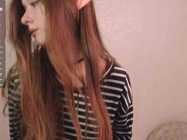 AliceNeonDoll webcam