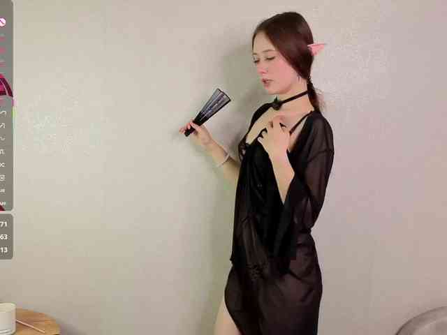 AliceNeonDoll webcam