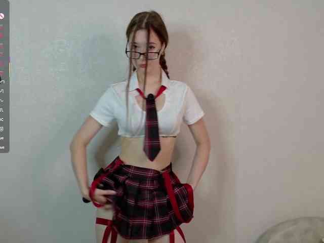 AliceNeonDoll webcam