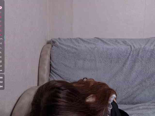 AliceNeonDoll webcam