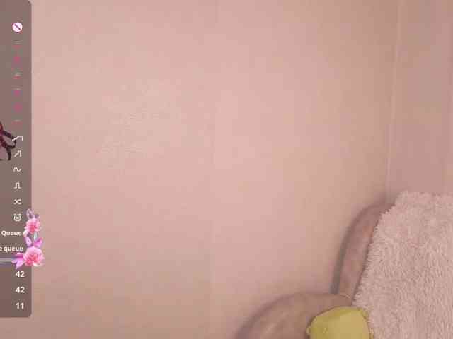 AliceNeonDoll webcam