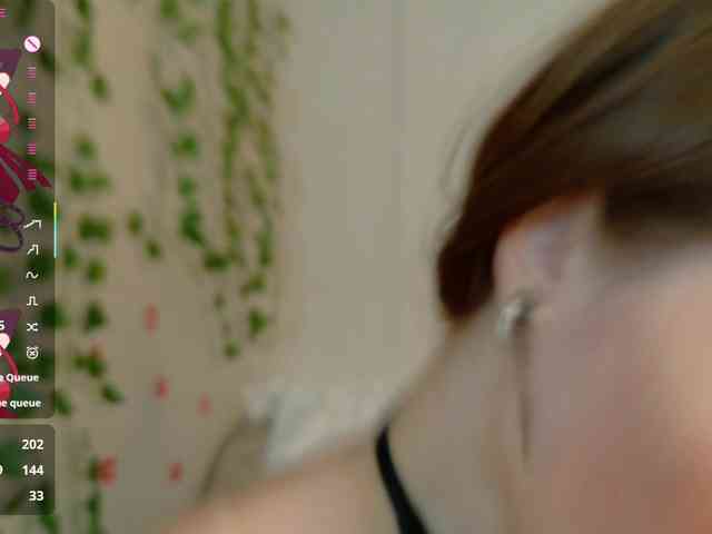 AliceNeonDoll webcam
